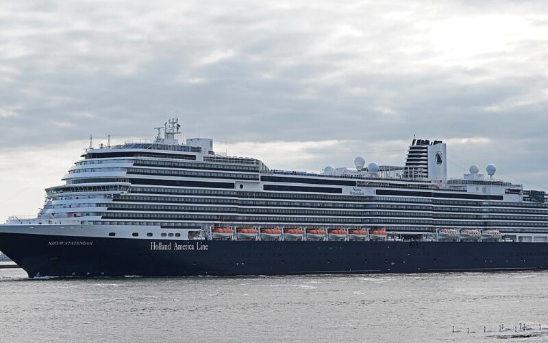 Holland America Line cruise ship Nieuw Statendam