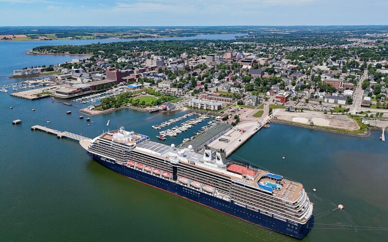 Holland America Line cruise ship Zuiderdam